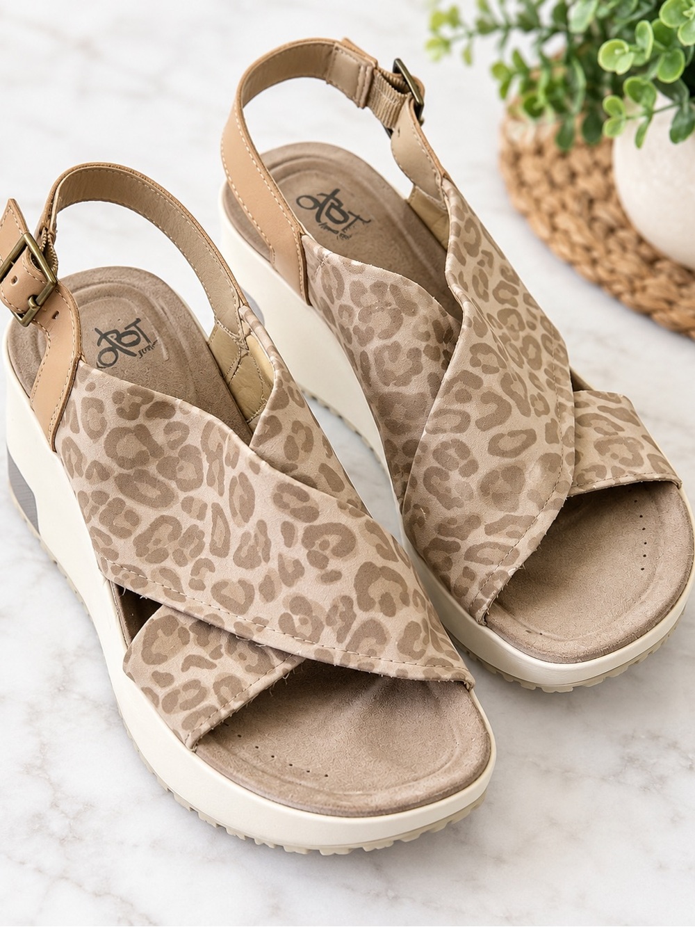 OTBT Forever Yvonne Leopard Print Wedge Sandals Women’s Size 9.5 Boho Resort